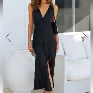 SLEEK NIGHT SATIN MIDI DRESS BLACK